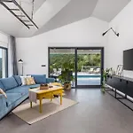 Mantis Villa